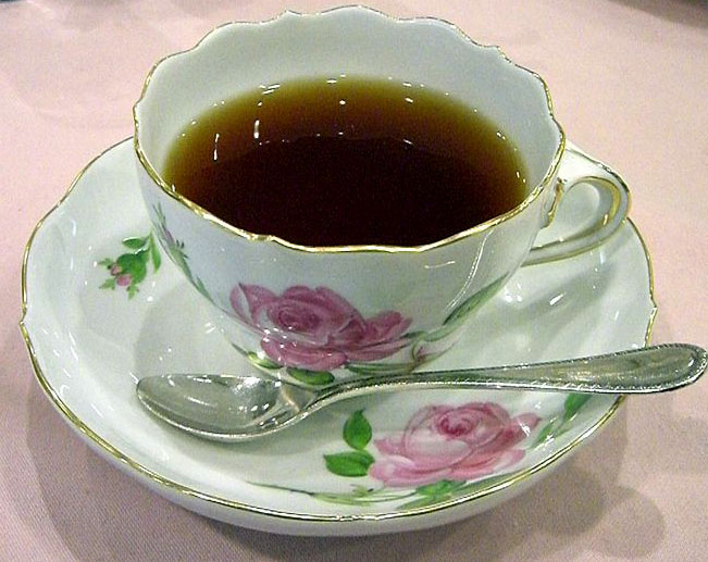 800px-Meissen-teacup_pinkrose01